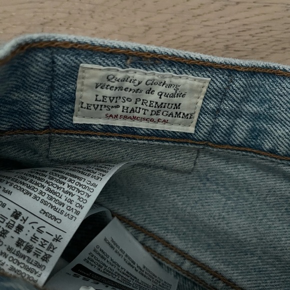 Levis 501 Jean shorts - Picture 4 of 5